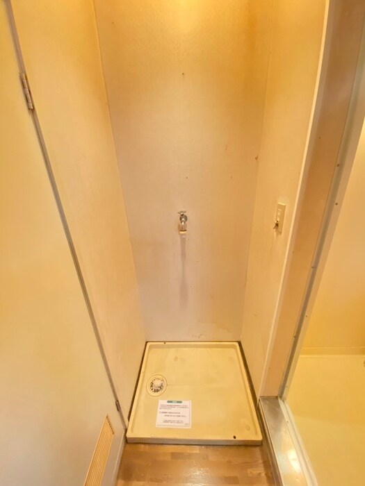 物件内観写真10　(洗濯機置場)