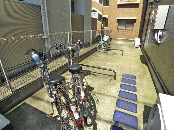 物件外観写真5　(駐輪場)