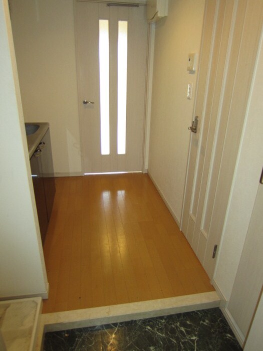 物件内観写真7　(玄関)