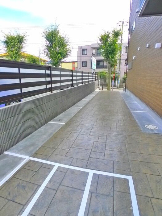 物件外観写真4　(駐輪場)