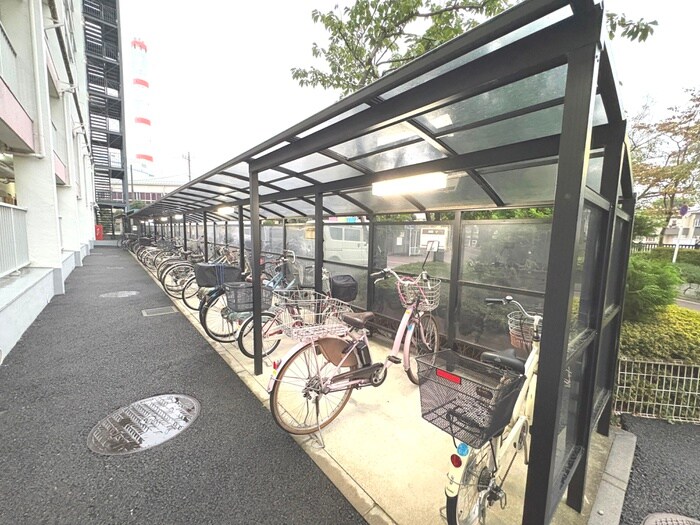 物件外観写真3　(駐輪場)