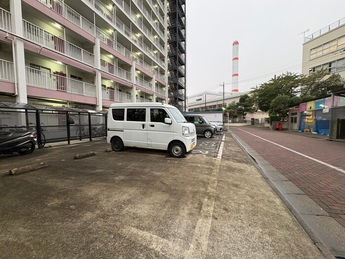 物件外観写真4　(駐車場)