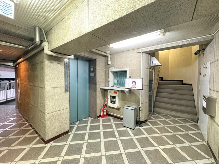 物件外観写真5　(エントランス部分)