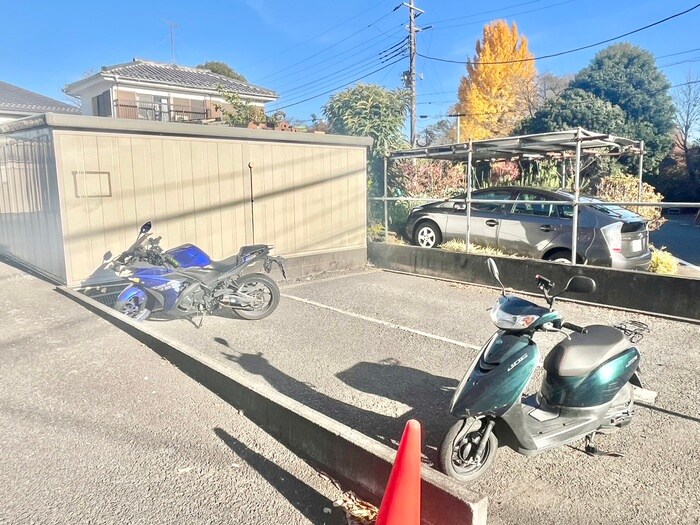 物件外観写真4　(駐車場)