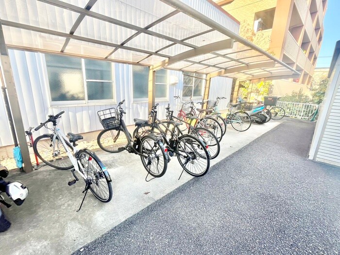 物件外観写真5　(駐輪場)