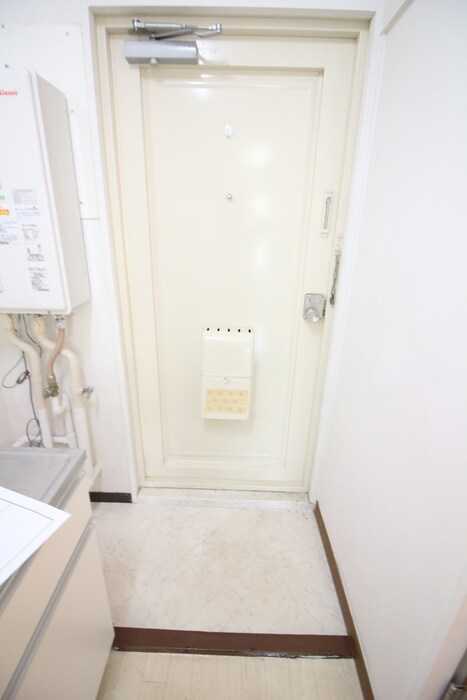 物件内観写真16　(玄関)