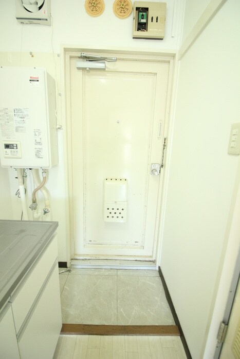 物件内観写真16　(玄関)