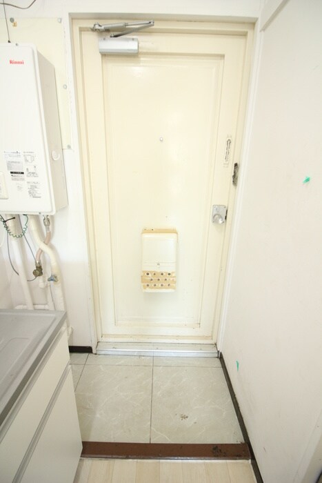 物件内観写真16　(玄関)