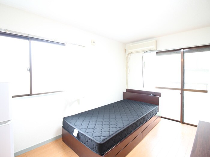 物件内観写真3　(居室)