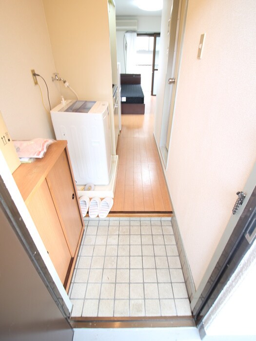 物件内観写真12　(玄関)