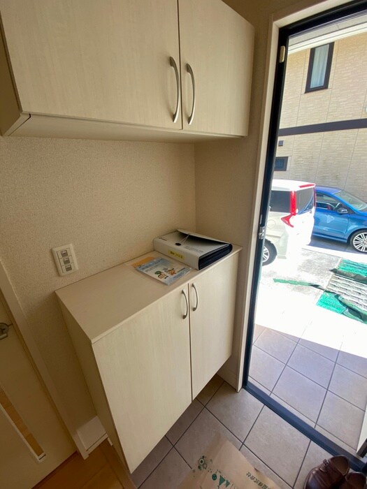 物件内観写真18　(玄関)