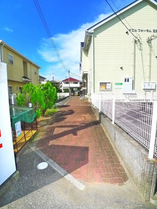 物件外観写真4　(エントランス部分)