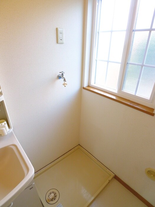 物件内観写真18　(洗濯機置場)