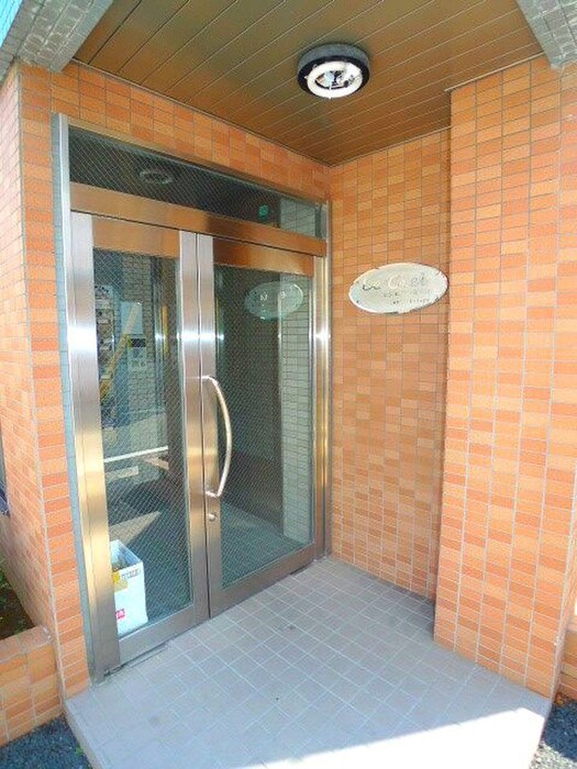 物件外観写真2　(エントランス部分)