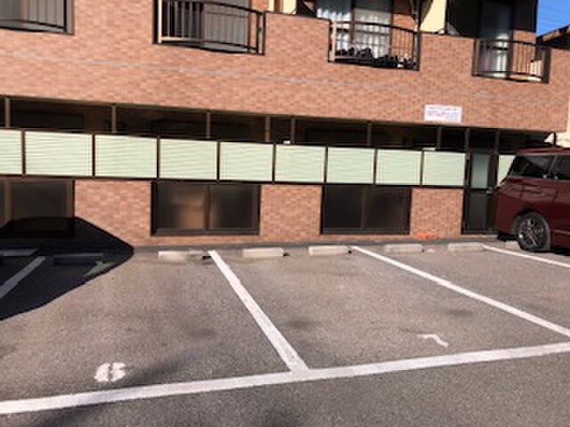物件外観写真4　(駐車場)