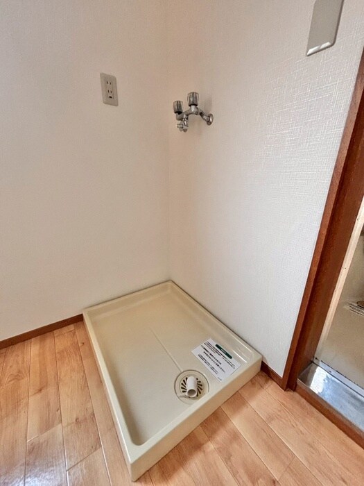 物件内観写真12　(洗濯機置場)