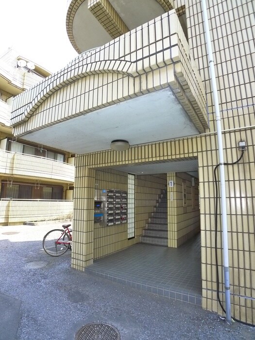 物件外観写真2　(エントランス部分)