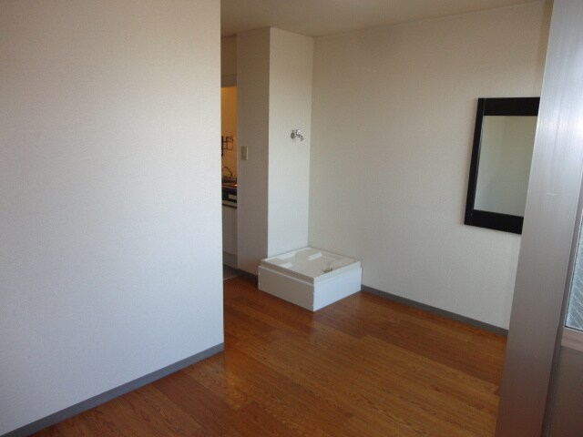 物件内観写真9　(洗濯機置場)