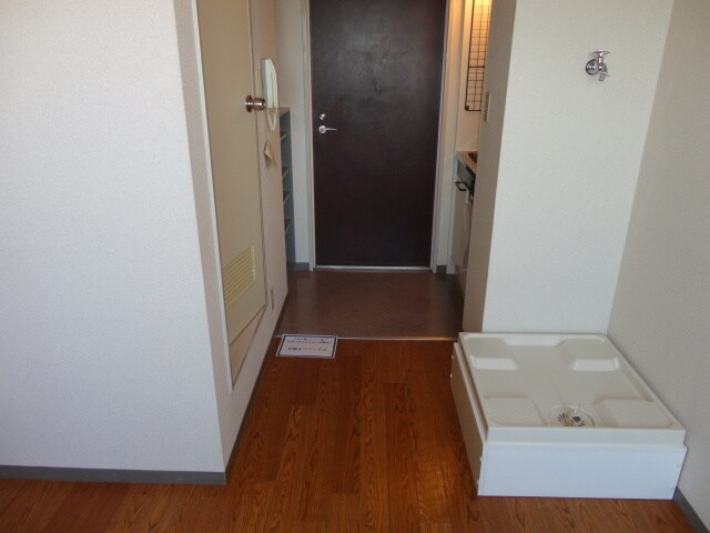 物件内観写真10　(玄関)