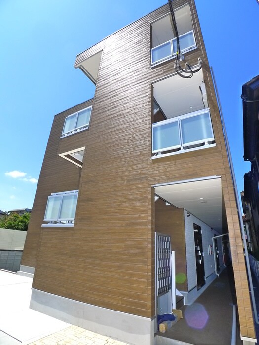 物件外観写真2　(エントランス部分)