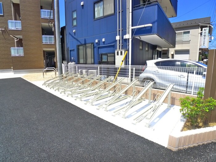 物件外観写真3　(駐輪場)