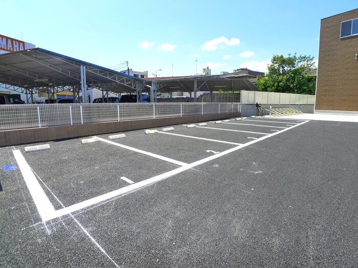 物件外観写真5　(駐車場)