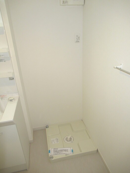 物件内観写真12　(洗濯機置場)