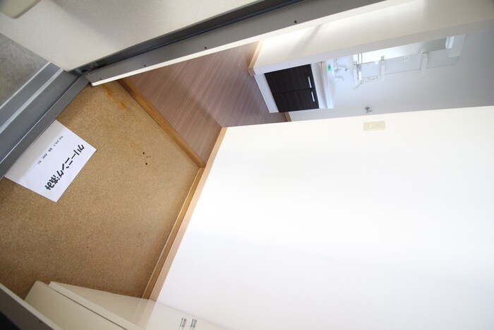 物件内観写真16　(玄関)