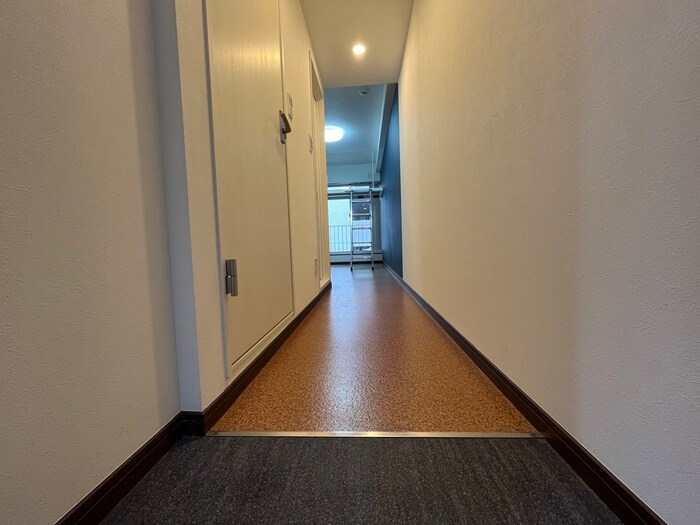 物件内観写真7　(玄関)