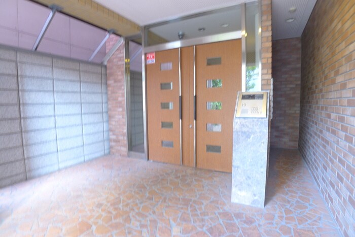 物件外観写真2　(エントランス部分)