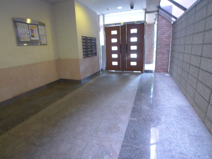 物件外観写真5　(エントランス部分)