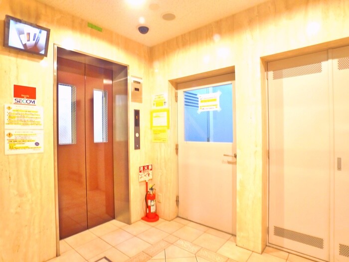 物件外観写真4　(エントランス部分)