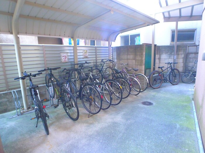 物件外観写真6　(駐輪場)