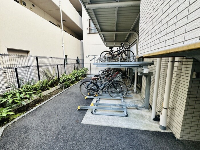 物件外観写真5　(駐輪場)