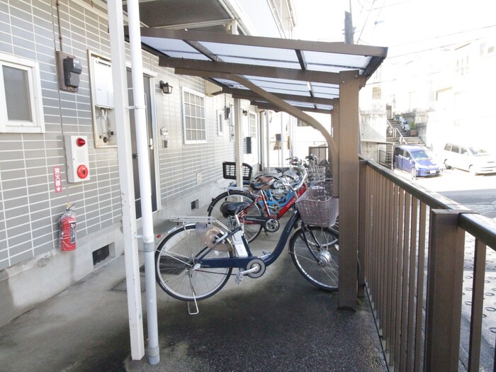 物件外観写真3　(駐輪場)