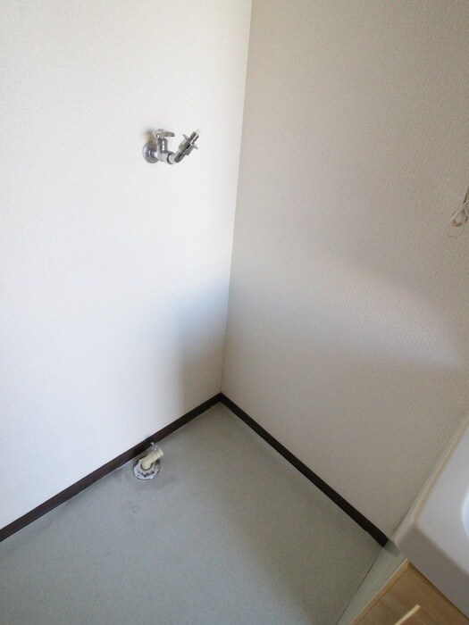 物件内観写真11　(洗濯機置場)