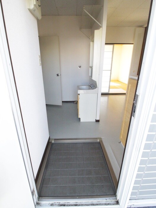 物件内観写真13　(玄関)