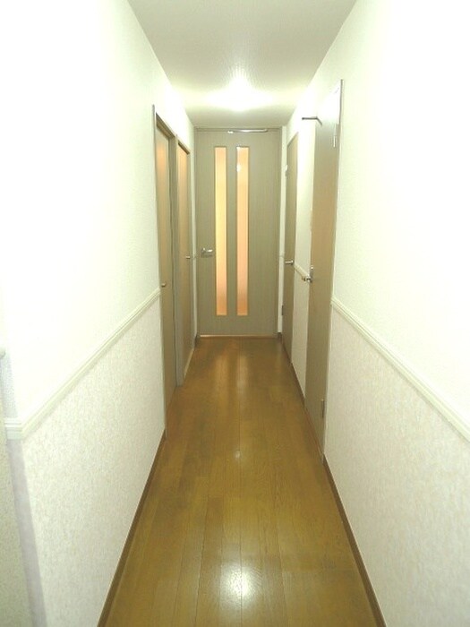 物件内観写真5　(廊下)