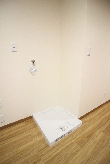 物件内観写真16　(洗濯機置場)