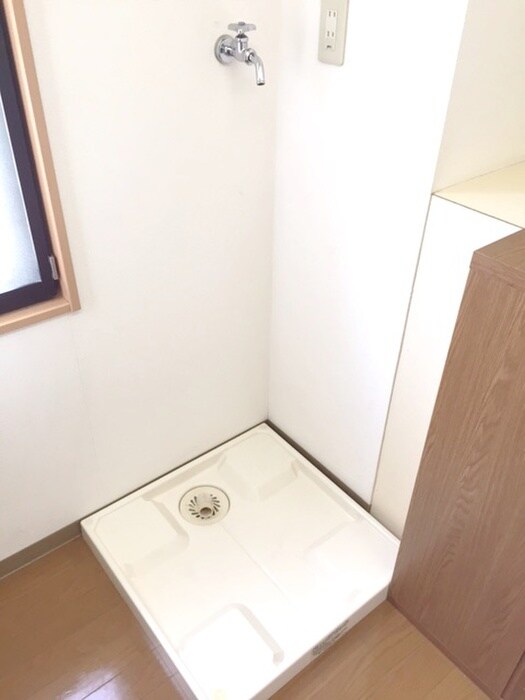 物件内観写真15　(洗濯機置場)