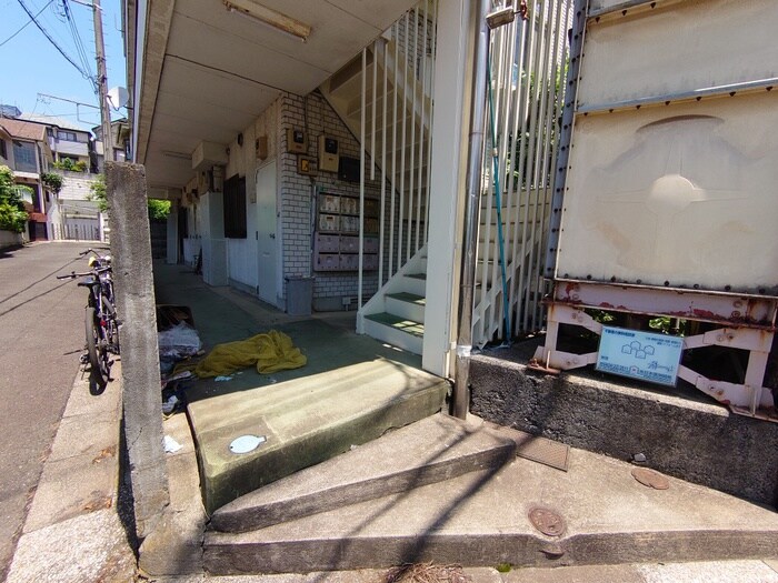 物件外観写真6　(エントランス部分)