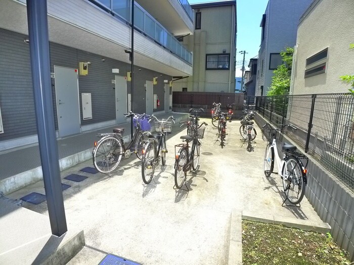 物件外観写真4　(駐輪場)