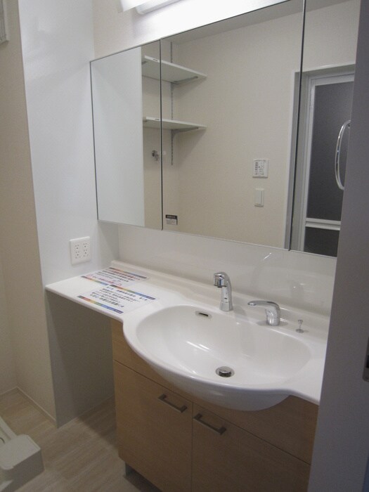 物件内観写真9　(洗面)