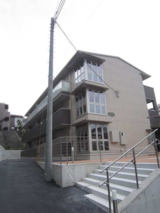 物件外観写真6　(エントランス部分)