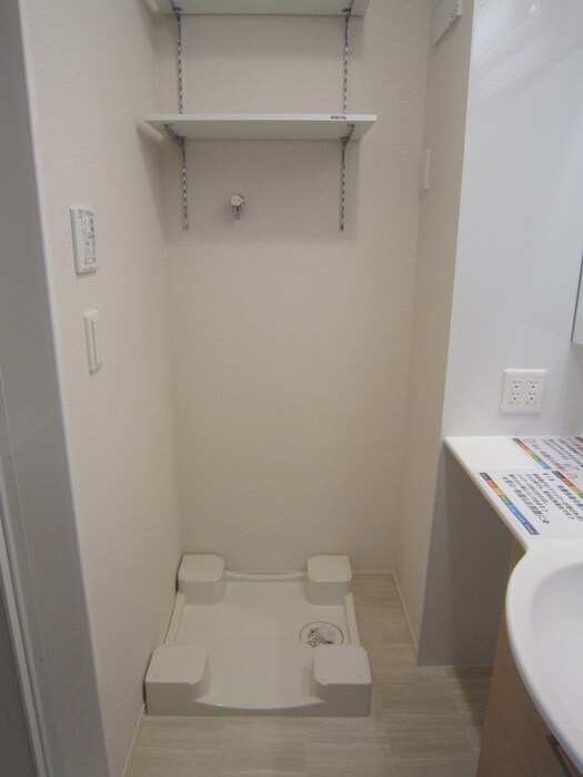 物件内観写真11　(洗濯機置場)