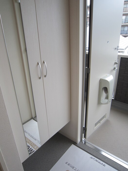 物件内観写真16　(玄関)