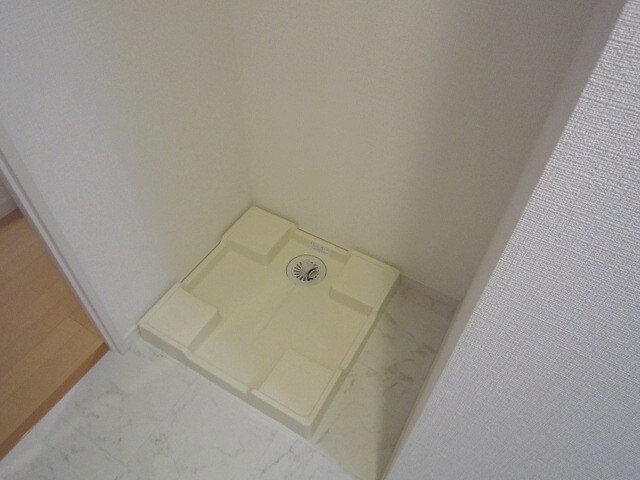 物件内観写真10　(洗濯機置場)