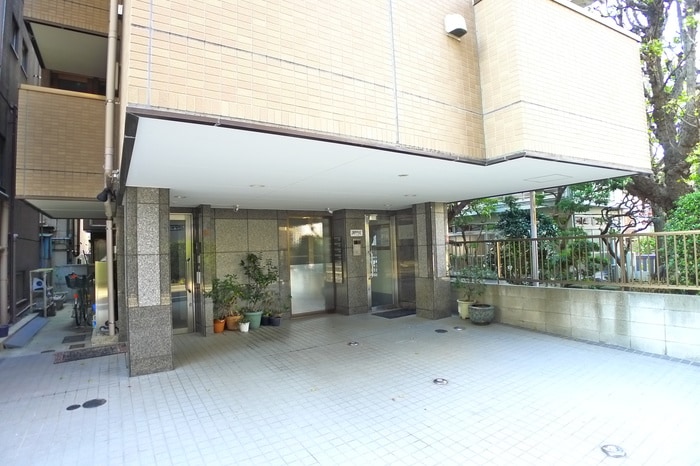 物件外観写真5　(エントランス部分)