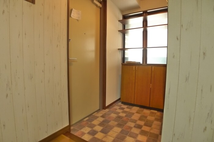 物件内観写真10　(玄関)