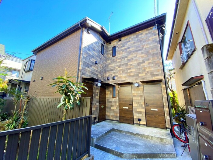 物件外観写真1　(エントランス部分)